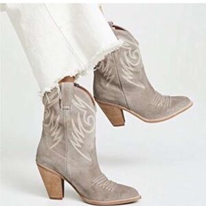 EUC Jeffery Campbell Audie Suede Western boots sz 6